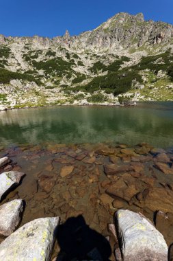 Dzhangal zirvesi yakınlarındaki Samodivski gölleri, Pirin Dağı, Bulgaristan