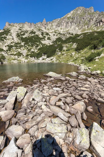 Danau Samodivski dekat puncak Dzhangal, Pirin Mountain, Bulgaria — Stok Foto