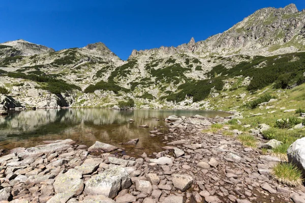 Danau Samodivski dekat puncak Dzhangal, Pirin Mountain, Bulgaria — Stok Foto