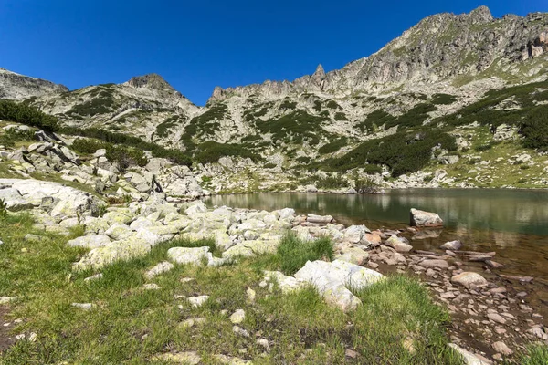Danau Samodivski dekat puncak Dzhangal, Pirin Mountain, Bulgaria — Stok Foto