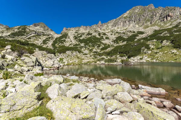 Danau Samodivski dekat puncak Dzhangal, Pirin Mountain, Bulgaria — Stok Foto