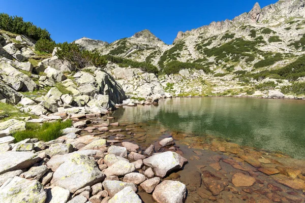 Samodivski lagos cerca de Dzhangal pico, Pirin Montaña, Bulgaria —  Fotos de Stock