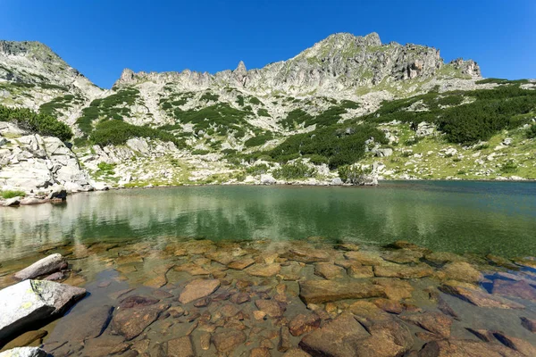 Samodivski lagos cerca de Dzhangal pico, Pirin Montaña, Bulgaria —  Fotos de Stock