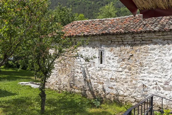 Středověké stavby v klášteře Bachkovo, Bulharsko — Stock fotografie