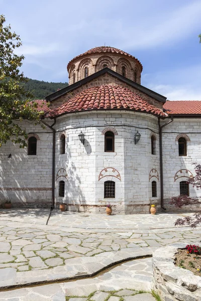 Edificios medievales en el monasterio de Bachkovo, Bulgaria — Foto de Stock