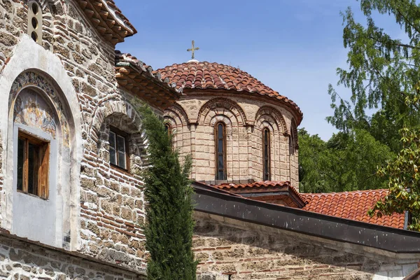 Edificios medievales en el monasterio de Bachkovo, Bulgaria —  Fotos de Stock