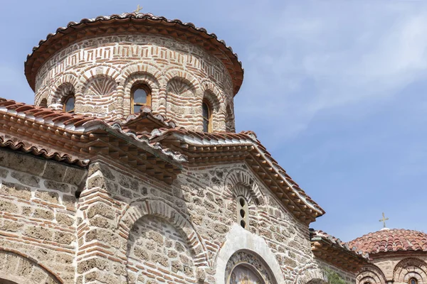 Edificios medievales en el monasterio de Bachkovo, Bulgaria —  Fotos de Stock