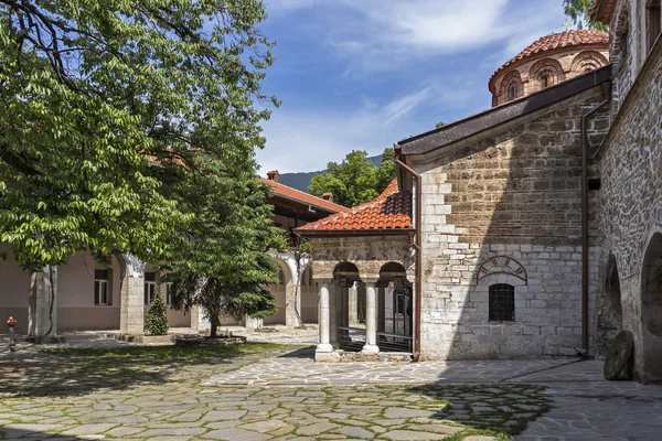 Edifícios medievais no Mosteiro de Bachkovo, Bulgária — Fotografia de Stock