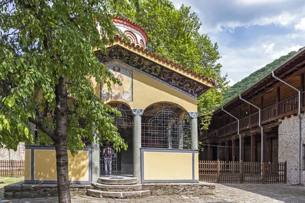 Mittelalterliche Gebäude im Bachkovo-Kloster, Bulgarien — Stockfoto