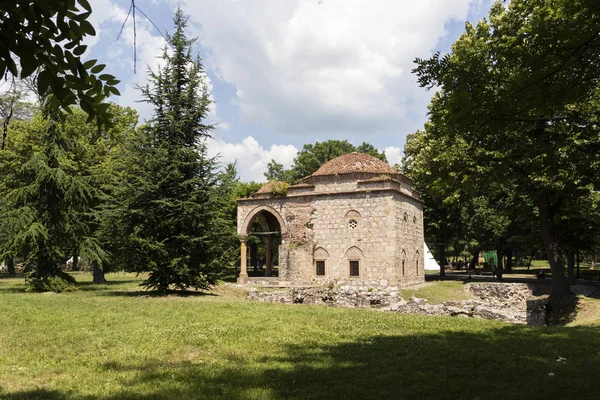 Мечеть Бали-Бег в крепости и парке в городе Ниш, Сербия — стоковое фото