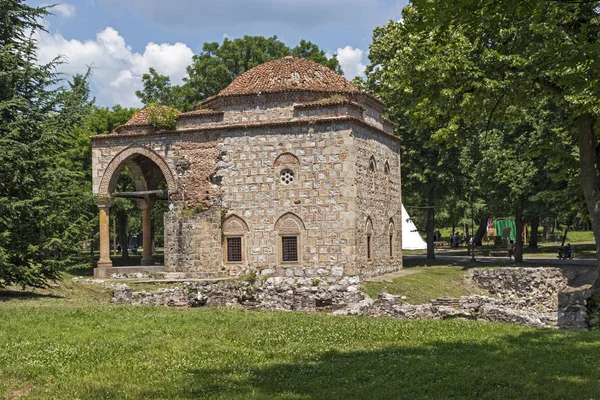 Bali-Beg-moskee bij Fort en Park in de stad NIS, Servië — Stockfoto