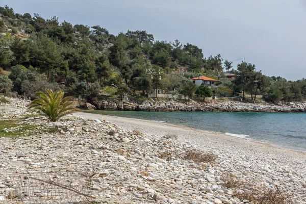 Панорама деревни и пляжа Алики, остров Тассос, Греция — стоковое фото