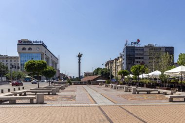 Sofya, Bulgaristan - 13 Haziran 2019: Sofya şehrinde nezavisimost (Bağımsızlık) Meydanı Panoraması, Bulgaristan