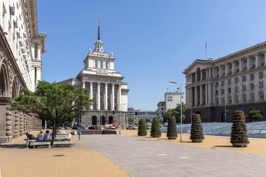 Sofya, Bulgaristan - 13 Haziran 2019: Sofya şehrinde nezavisimost (Bağımsızlık) Meydanı Panoraması, Bulgaristan