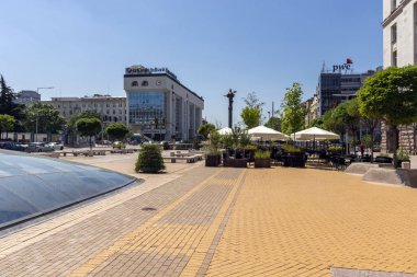 Sofya, Bulgaristan - 13 Haziran 2019: Sofya şehrinde nezavisimost (Bağımsızlık) Meydanı Panoraması, Bulgaristan