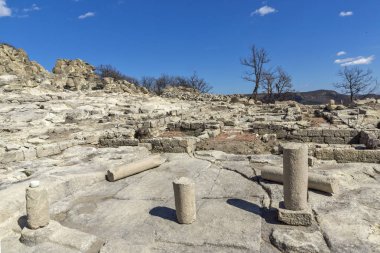 Perperikon, Bulgaristan - 17 Mart 2019: Perperikon Antik Kutsal Şehir Harabeleri, Kırcaali Bölgesi, Bulgaristan