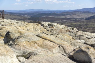 Perperikon, Bulgaristan - 17 Mart 2019: Perperikon Antik Kutsal Şehir Harabeleri, Kırcaali Bölgesi, Bulgaristan