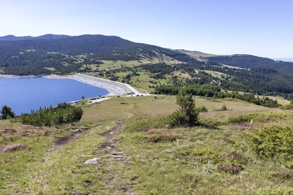 Belmeken Barajı ile peyzaj, Rila dağ, Bulgaristan — Stok fotoğraf