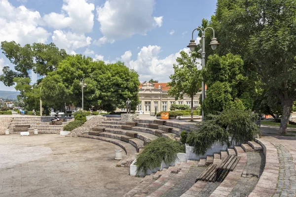 Panorama van de stad NIS en de rivier Nisava, Servië — Stockfoto