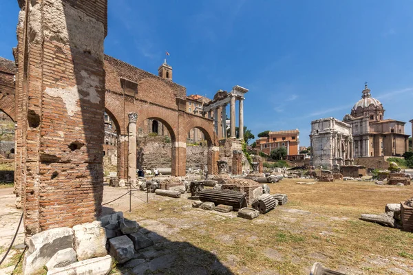 Ruínas do Fórum Romano na cidade de Roma, Itália — Fotografia de Stock