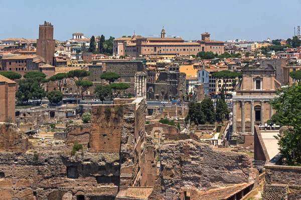 Rovine del Foro Romano nella città di Roma — Foto Stock