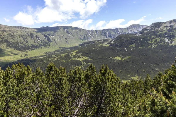 Landschaft in der Nähe des stinkenden Sees, Rila-Gebirge, Bulgarien — Stockfoto