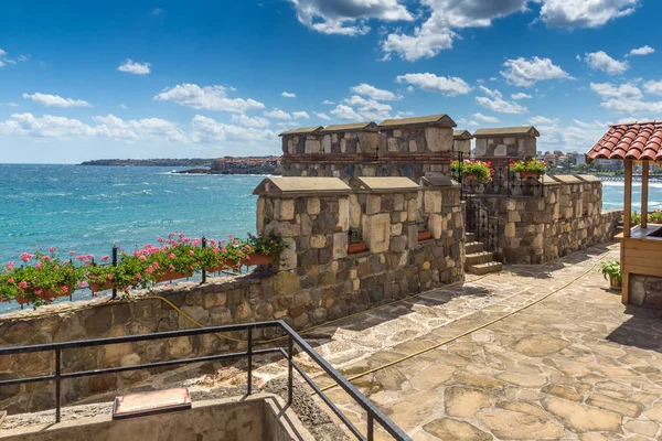 Fortificazioni antiche nel centro storico di Sozopol, Bulgaria — Foto Stock