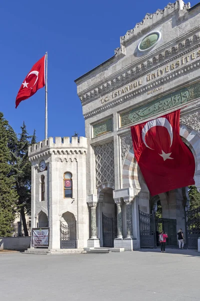 Hoofdingang van de Universiteit van Istanbul, Turkije — Stockfoto