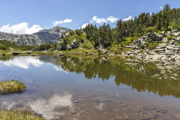 Tájkép közel a Halastavakhoz, Rila Mountain, Bulgária — Stock Fotó