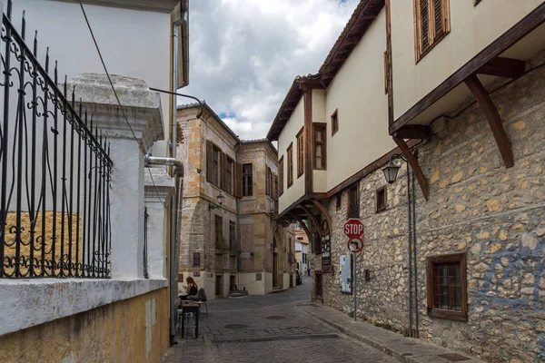 Rue et maisons anciennes dans la vieille ville de Xanthi, Grèce — Photo