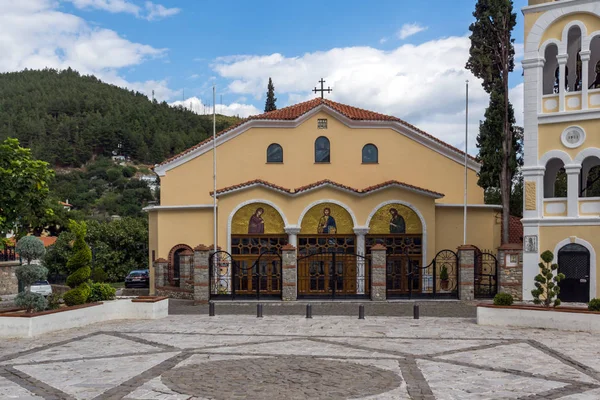 Igreja Metropolitana na cidade velha de Xanthi, Grécia — Fotografia de Stock