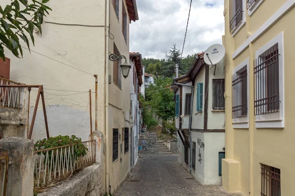 Calle y casas antiguas en el casco antiguo de Xanthi, Grecia — Foto de Stock