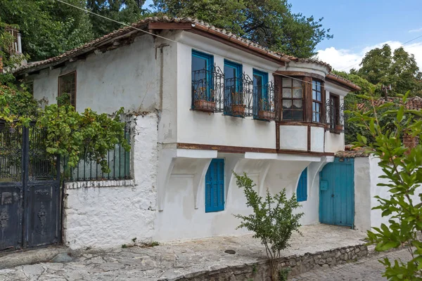 Ulice a staré domy ve starém městě Xanthi, Řecko — Stock fotografie