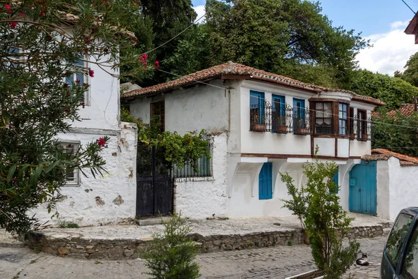 Calle y casas antiguas en el casco antiguo de Xanthi, Grecia —  Fotos de Stock