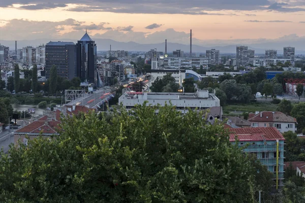 Zonsondergang panorama van de stad Plovdiv, Bulgarije — Stockfoto