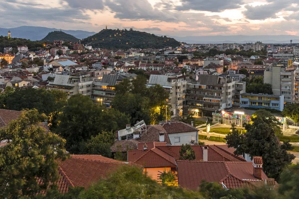 Éjszakai panoráma város Plovdiv, Bulgária — Stock Fotó