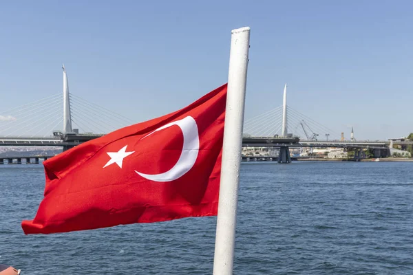 Gouden Hoorn in de stad Istanboel, Turkije — Stockfoto