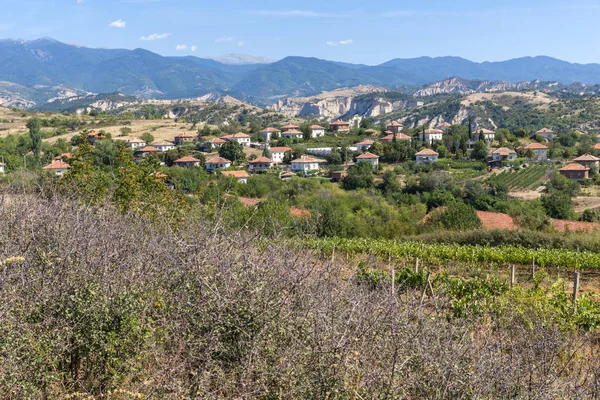Lozenitsa Village och vinstockar plantager nära staden Melnik, bulg — Stockfoto