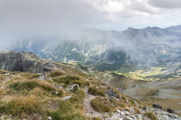 このピーク、リラ山脈、ブルガリアからの風景します。 — ストック写真