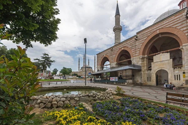 エジルヌ市のエスキ・カミイ・モスク, トルコ — ストック写真