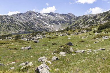 Balık Gölleri yakınlarındaki manzara, Rila dağı, Bulgaristan