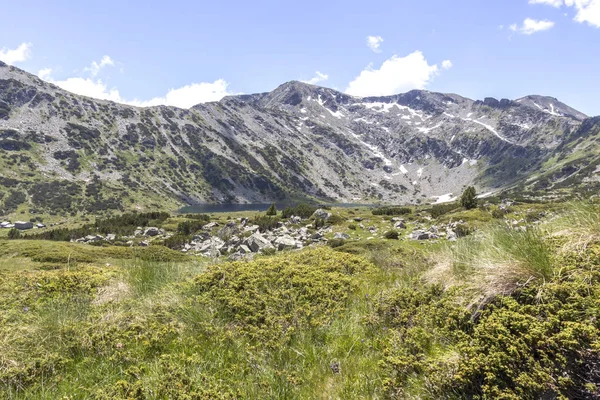 Balık Gölleri yakınlarındaki manzara, Rila dağı, Bulgaristan