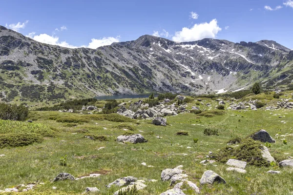 Balık Gölleri yakınlarındaki manzara, Rila dağı, Bulgaristan