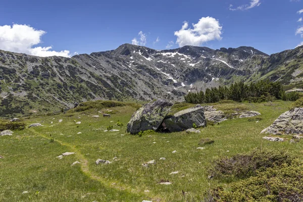 Balık Gölleri yakınlarındaki manzara, Rila dağı, Bulgaristan