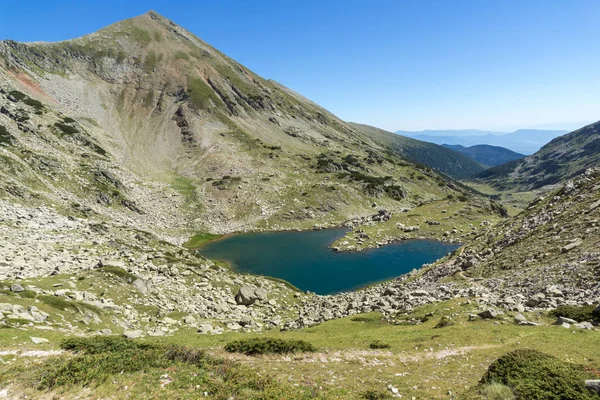 Argirovo see in der nähe von dzhano peak, pirin mountain, bulgaria — Stockfoto