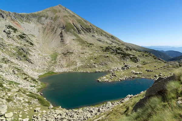 Lago Argirovo perto do pico de Dzhano, Pirin Mountain, Bulgária — Fotografia de Stock