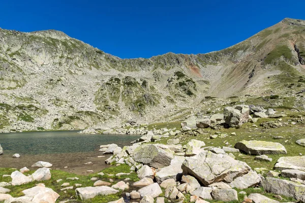 Argirovo Lake near Dzhano Peak, Pirin Mountain, Bulgarije — Stockfoto