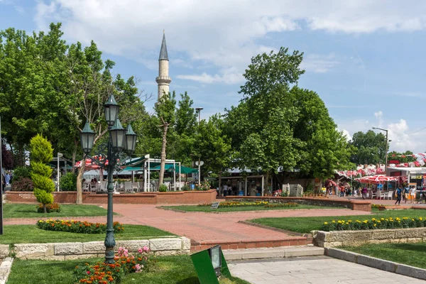 Звичайна вулиця в центрі міста Едірне, Туреччина — стокове фото