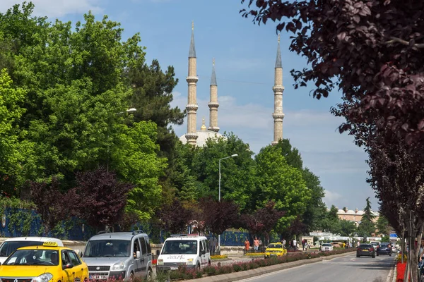 Rua típica no centro da cidade de Edirne, Turquia — Fotografia de Stock