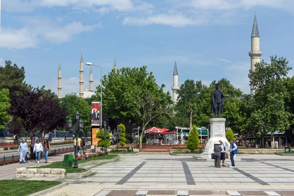 Calle típica en el centro de la ciudad de Edirne, Turquía —  Fotos de Stock